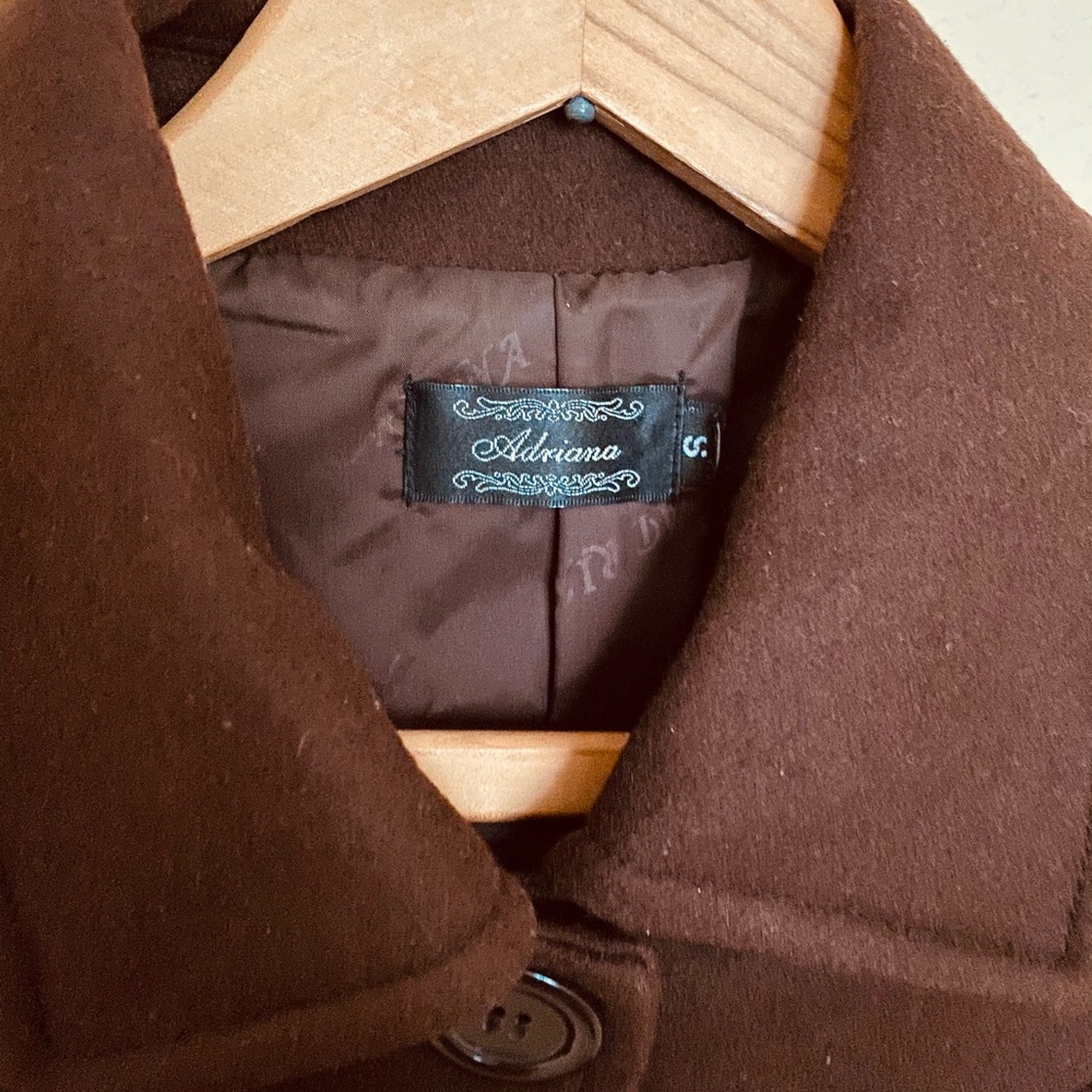 Nice brown coat. - Picture 3 of 3